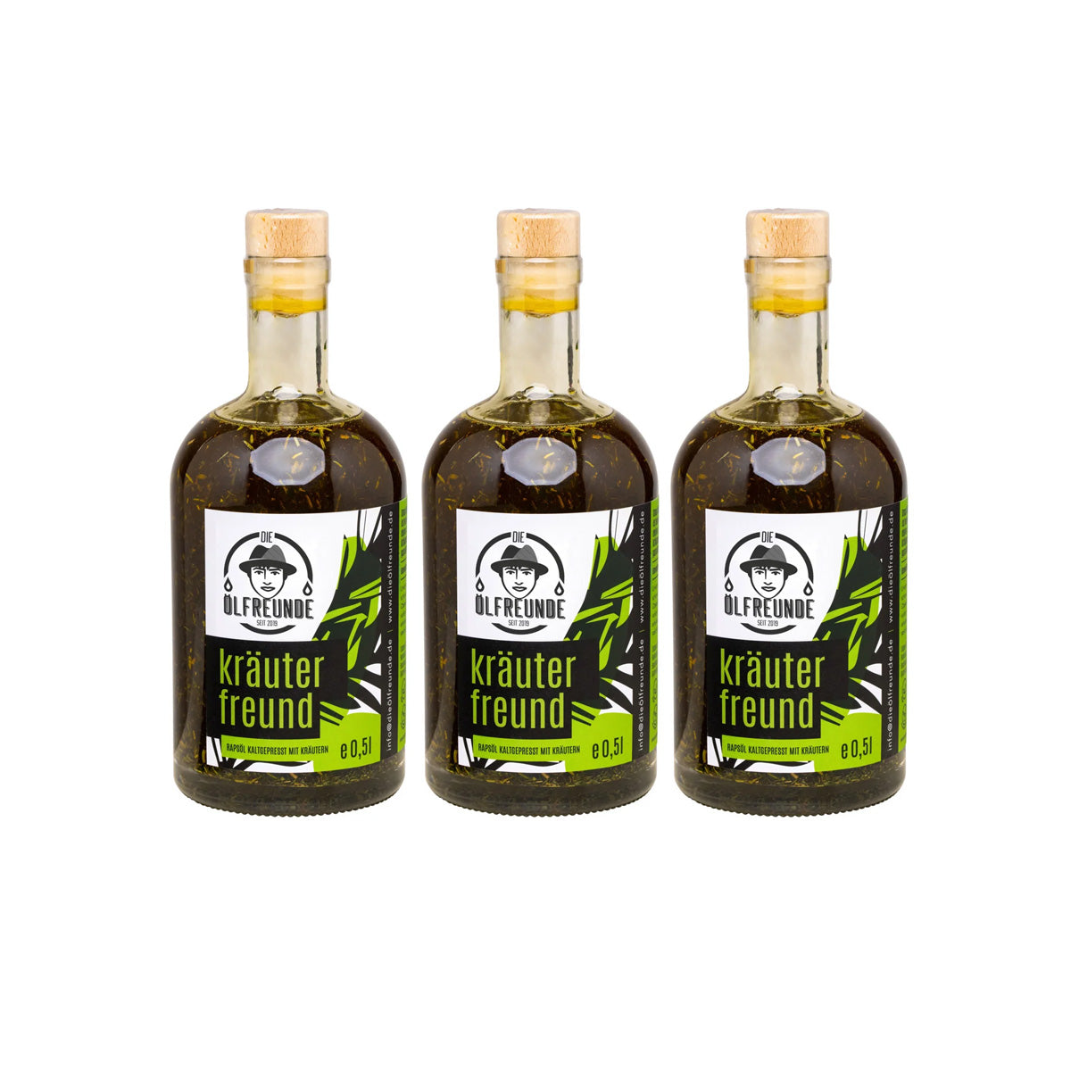 Drei Flaschen mit je 500ml kaltgepresstes Rapsöl mit Kräutern wie Rosmarin, Estragon, Basilikum, Thymian und Bohnenkraut von Marke Die Ölfreunde.