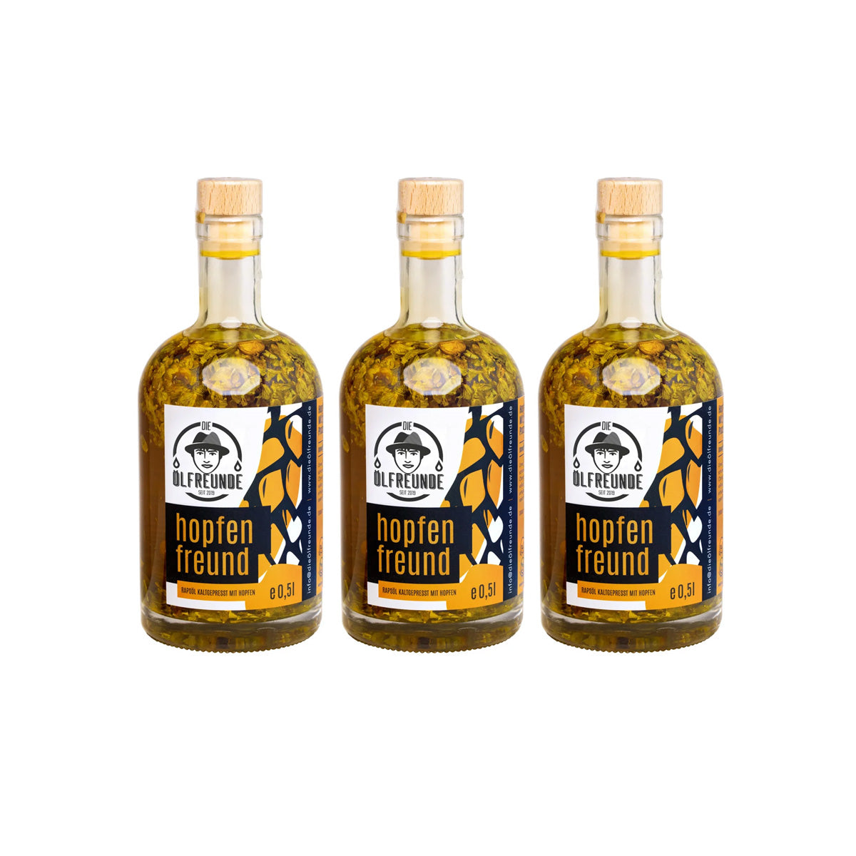 Drei Flaschen mit je 500ml kaltgepresstes Rapsöl mit Hopfen, der Marke Die Ölfreunde
