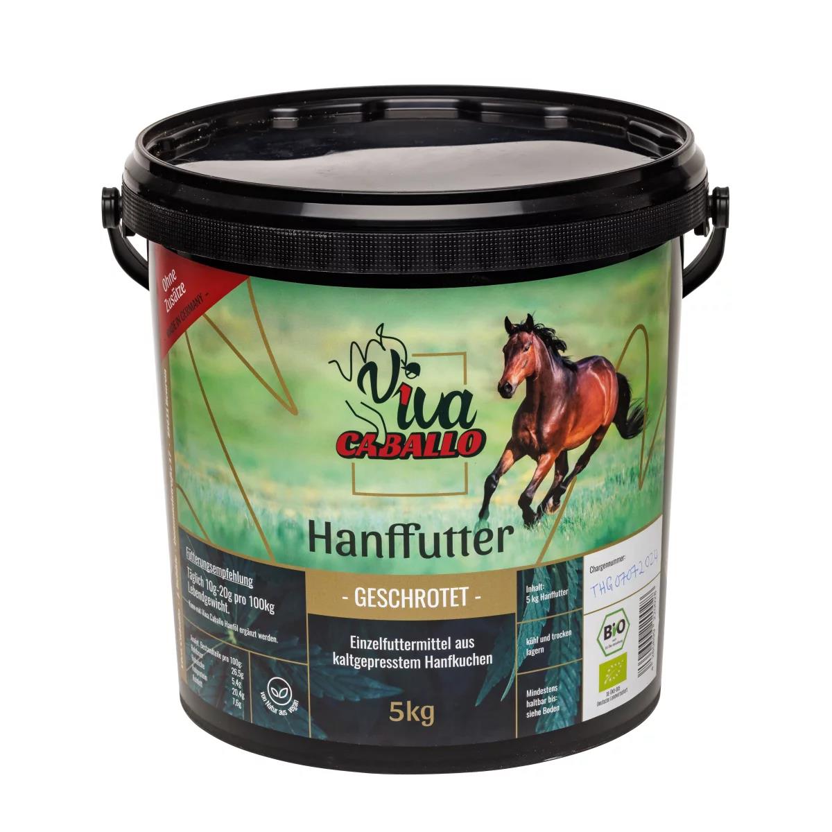 Ein Eimer mit 5kg Schwarzkümmelfutter geschrotet, der Marke Viva Caballo.