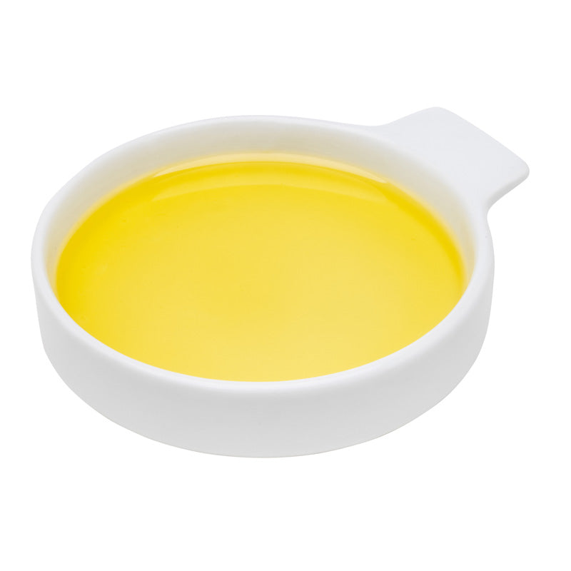 Eine weiße Keramikschale mit gelben Bio-Leindotteröl.