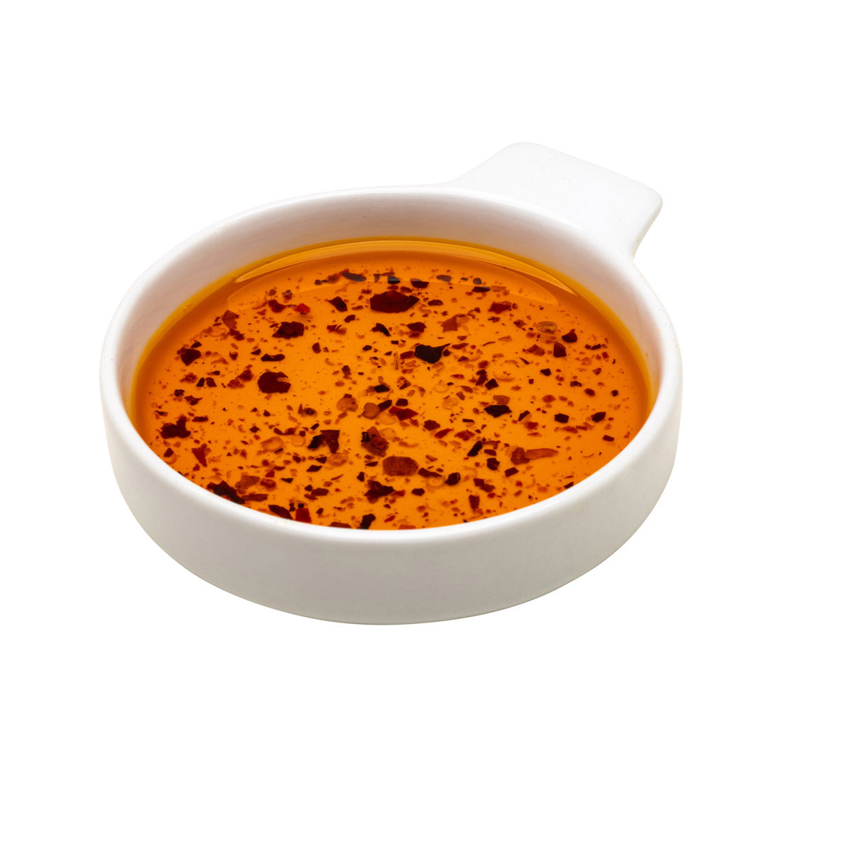 Eine weiße Keramikschale mit crispy Chilliöl und Chilliflocken.
