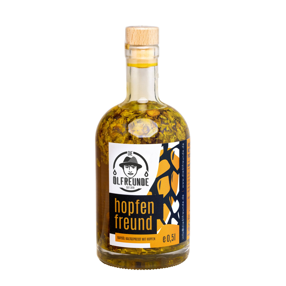 Eine Flasche mit 500ml kaltgepresstes Rapsöl mit Hopfen, der Marke Die Ölfreunde