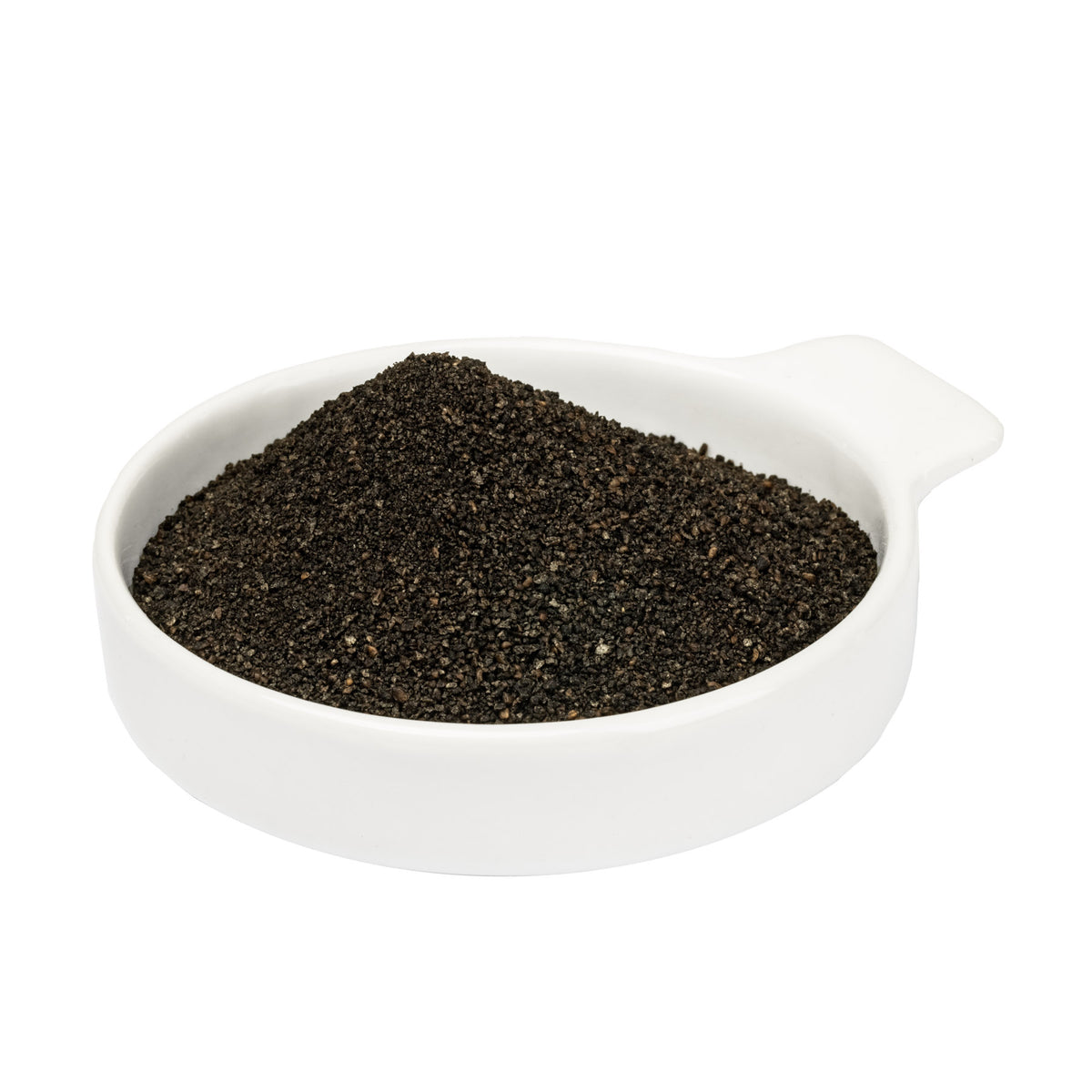 Eine weiße Keramikschale mit geschroteten Schwarzkümmelfutter.