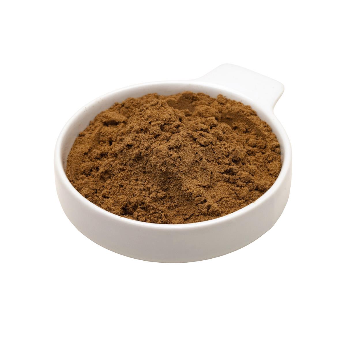 Eine weiße Keramikschale mit Hanfschokoladenpulver.