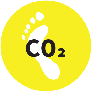 Gelbes Icon mit einem weißen Fußabdruck und der Beschriftung 'CO2', was den CO2 Fußabdruck symbolisiert