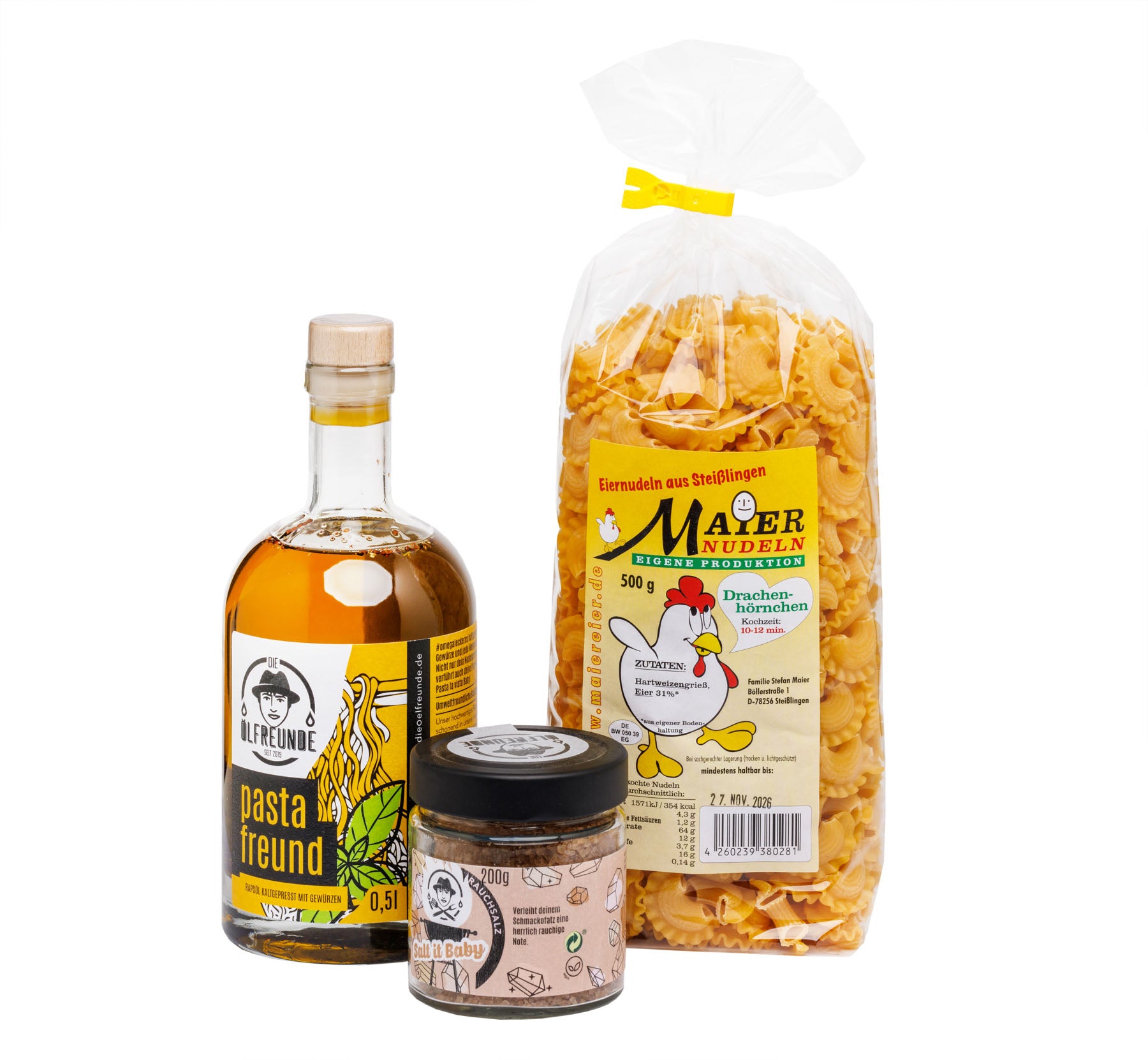 Zusammenstellung von Produkten mit Nudeln von Marke Maier Nudeln, Rauchsalz und Pasta-Öl der Marke Die Ölfreunde.