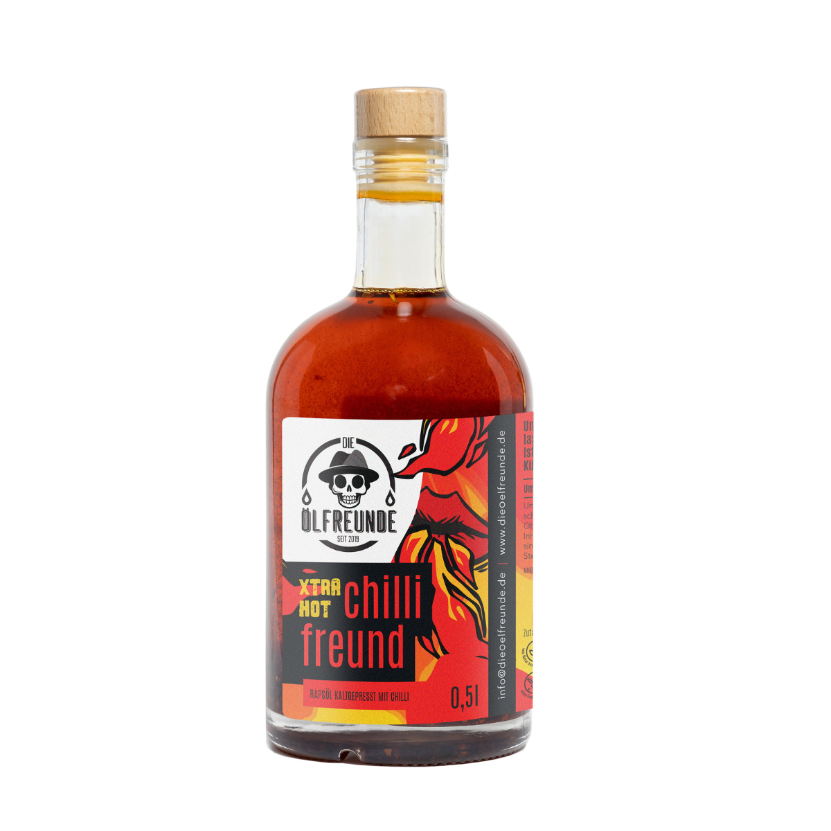 500-ml-Flasche kaltgepresstes Chilli Öl extra hot mit crispy Chillistückchen von Marke Die Ölfreunde.